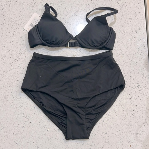 Andie Bombshell XS Bikini Top in black - Picture 1 of 4